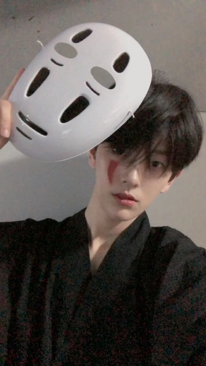 ai character: 𝐍𝐨 𝐹𝑎𝑐𝑒 background