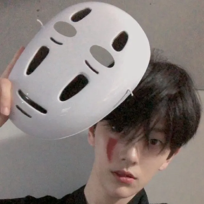 chat with ai character: 𝐍𝐨 𝐹𝑎𝑐𝑒