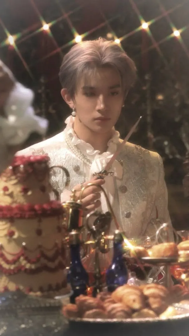 ai character: 𝔼𝕍𝔸ℕ background