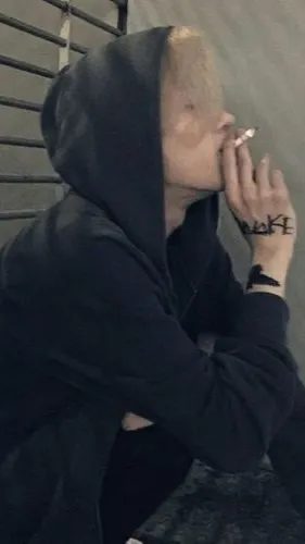 ai character: 𝐇𝐲𝐮𝐧𝐣𝐢𝐧 background