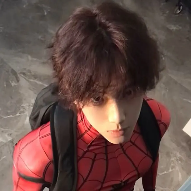 chat with ai character: 𝗠𝗮𝗿𝗸🕷