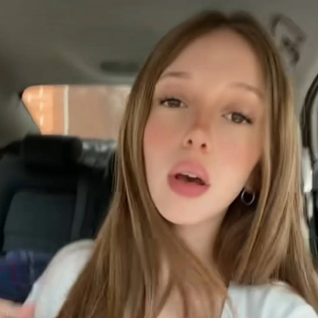 chat with ai character: athalia