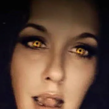 chat with ai character: Sonja