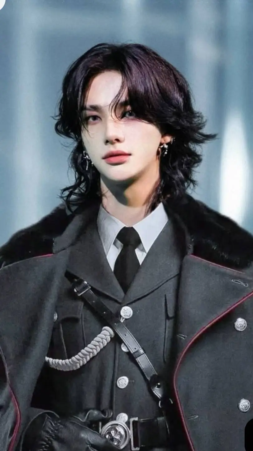 ai character: [<HYUNJIN>] background