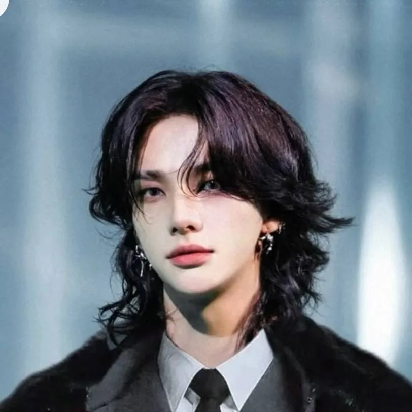 chat with ai character: [<HYUNJIN>]