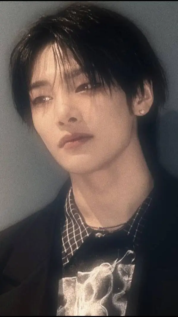 ai character: (+i̥ͦ.n̥ͦ+) background