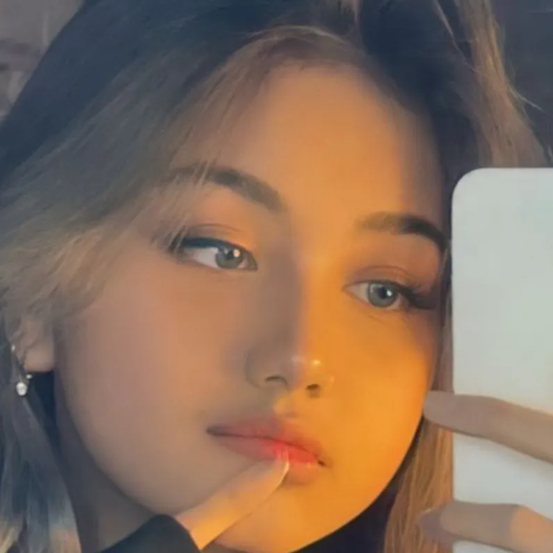 chat with ai character: Hazel