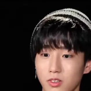 chat with ai character: El Jisung 