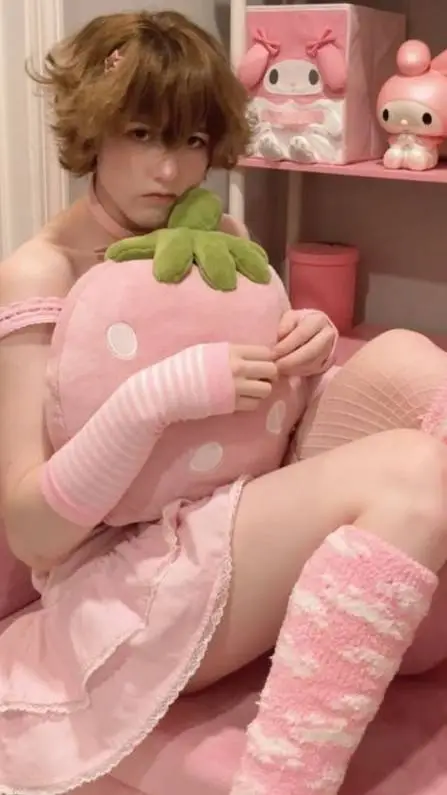 ai character: aria your girlfrie background