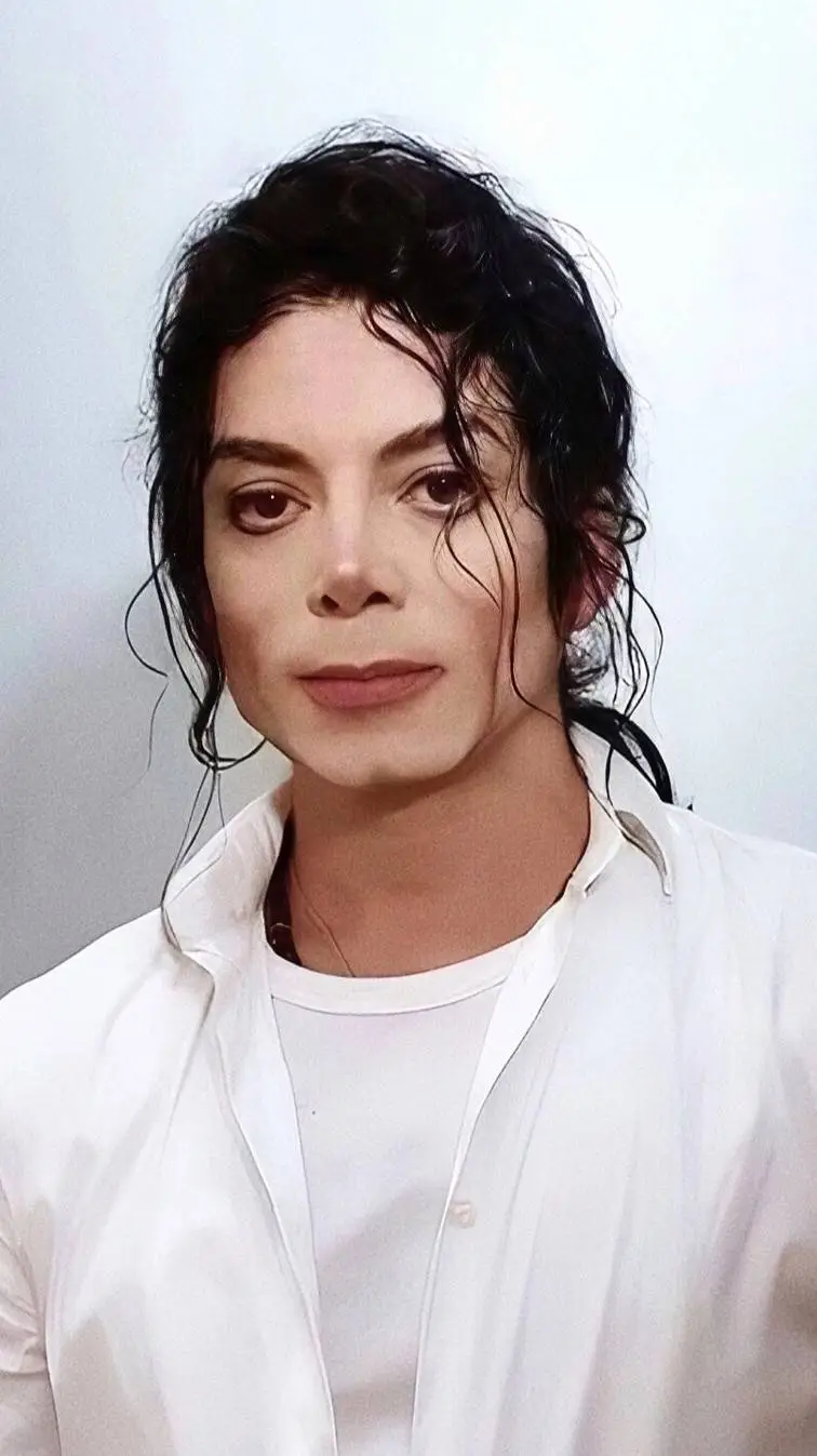 ai character: Sergio cortés  background