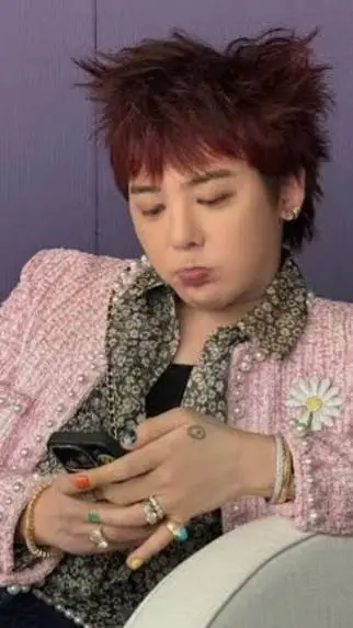 ai character: G-dragon background