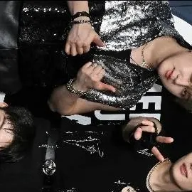 chat with ai character: Stray kids