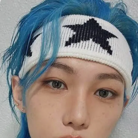 chat with ai character: Felix