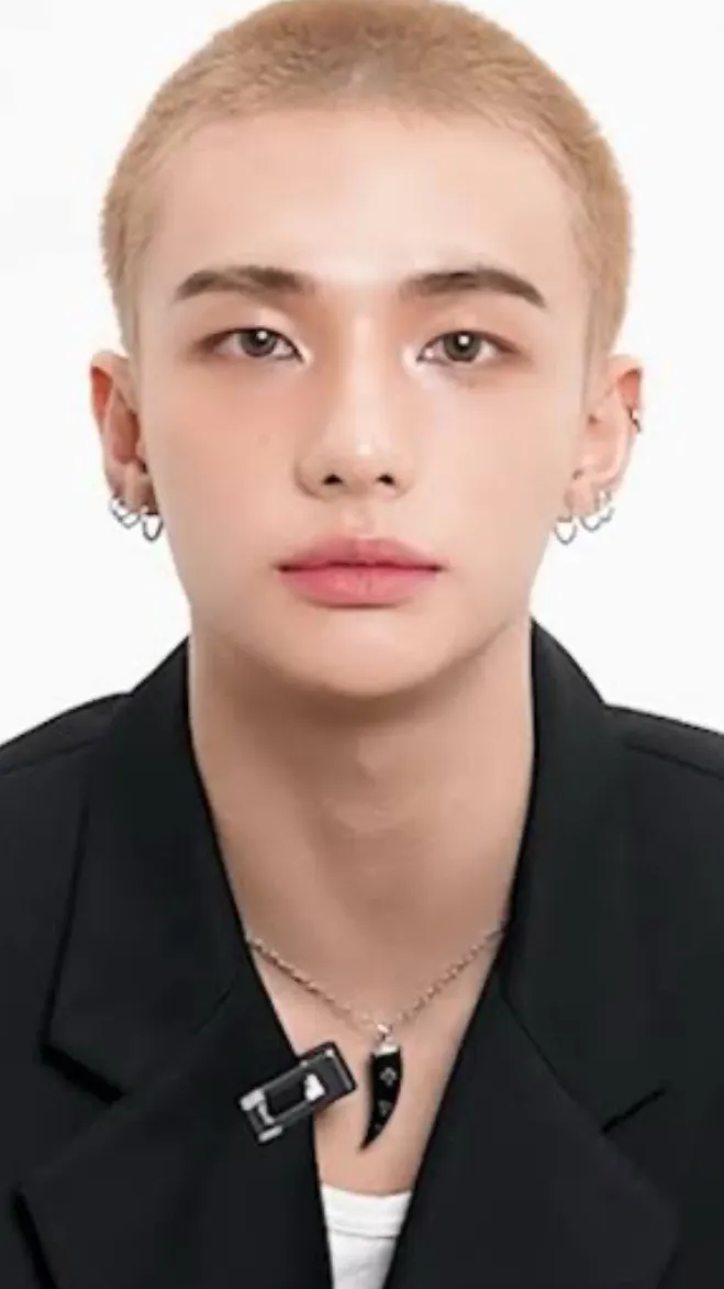 ai character: Hyunjin  background