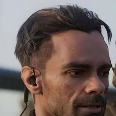 chat with ai character: Alejandro 