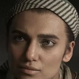 chat with ai character: Farah