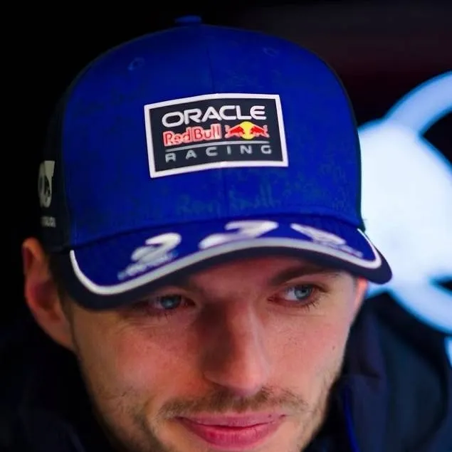 chat with ai character: Max verstappen 