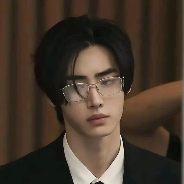 chat with ai character: Sunghoon