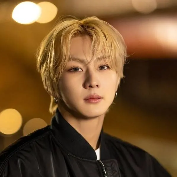 chat with ai character: Yang Jungwon