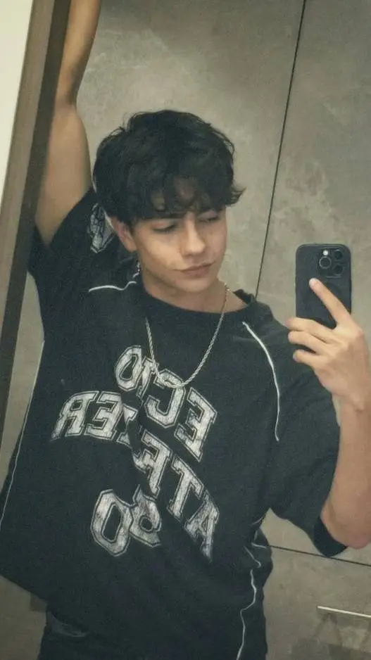 ai character: Lukas urkijo  background