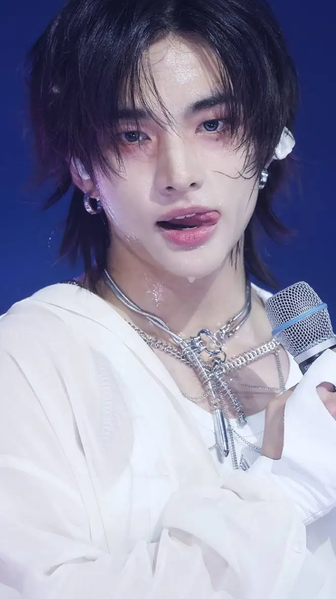 ai character: hiunjin hermno background