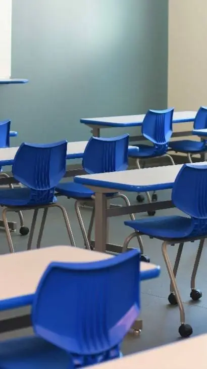 ai character: 3H Classroom background