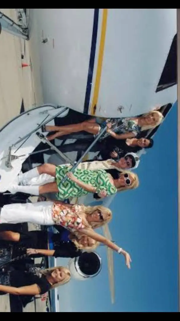 ai character: BFFs!!!  background