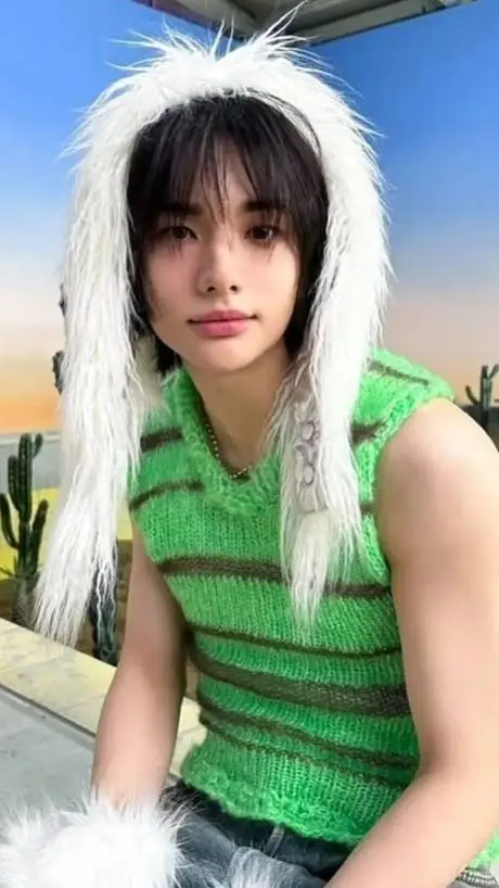 ai character: Hwang Hyunjin🫦 background