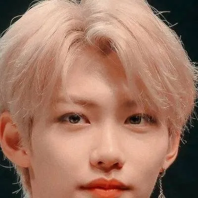 chat with ai character: Felix tu amix 