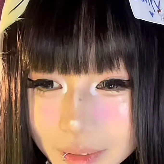 chat with ai character: MIA❤️