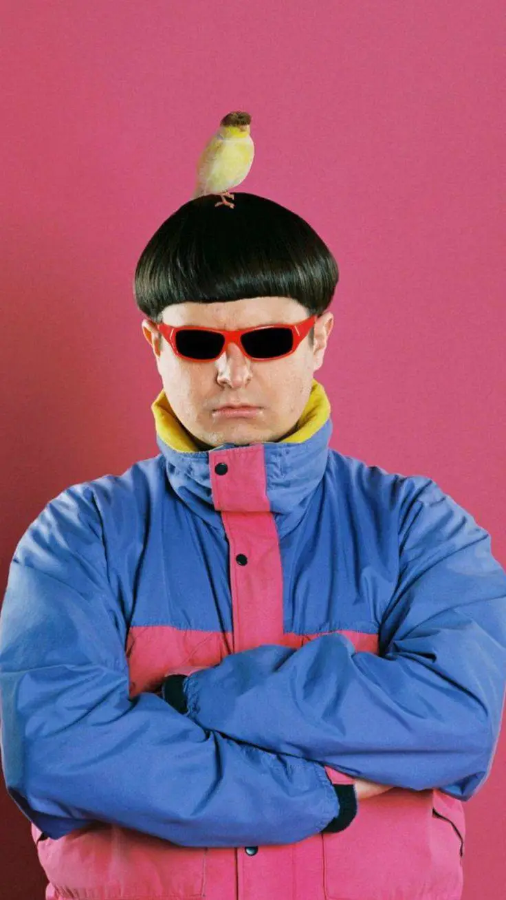 ai character: Oliver tree background