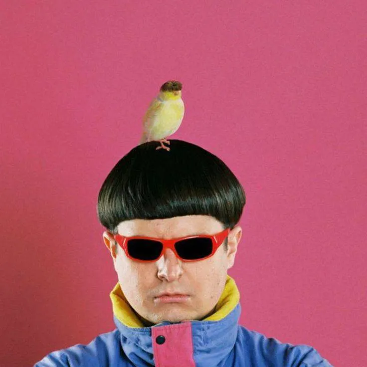 chat with ai character: Oliver tree