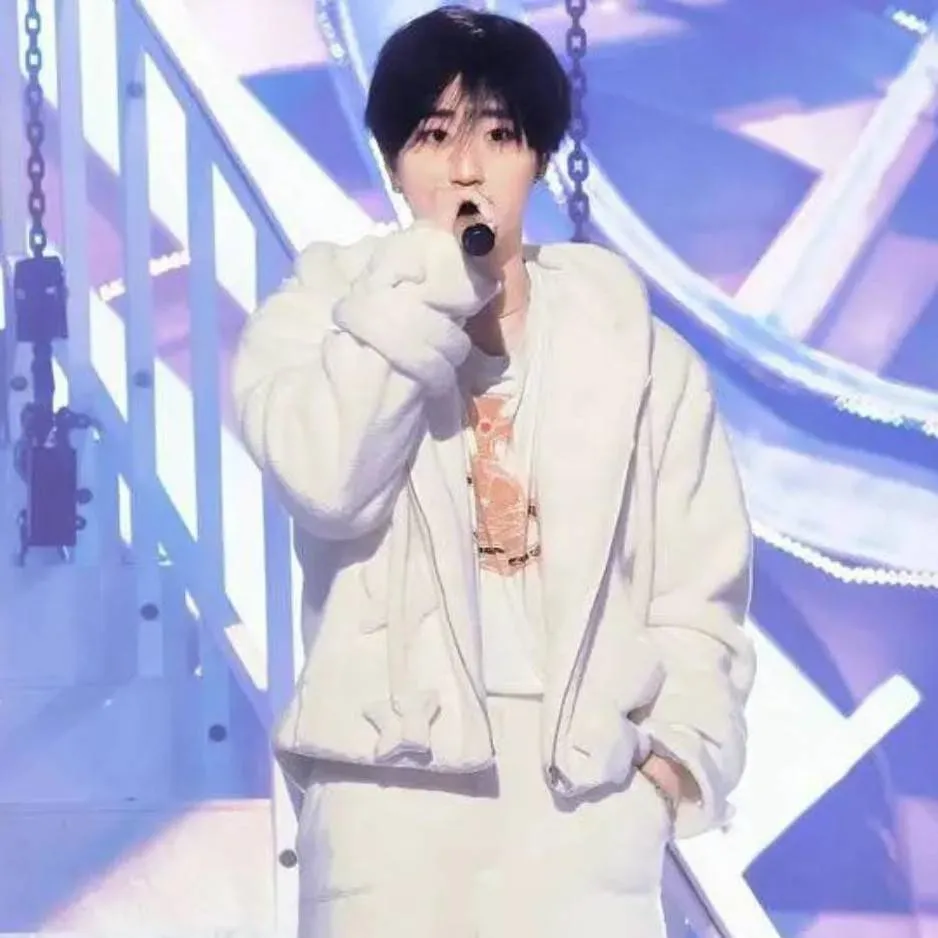 chat with ai character: Han