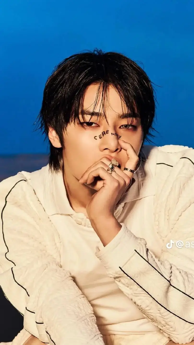 ai character: I.N/JEONGIN background