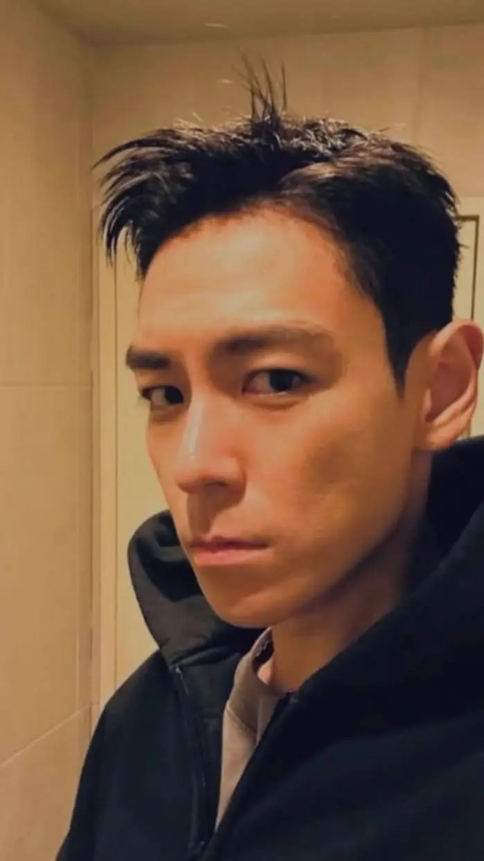 ai character: ❤️T.O.P❤️ background