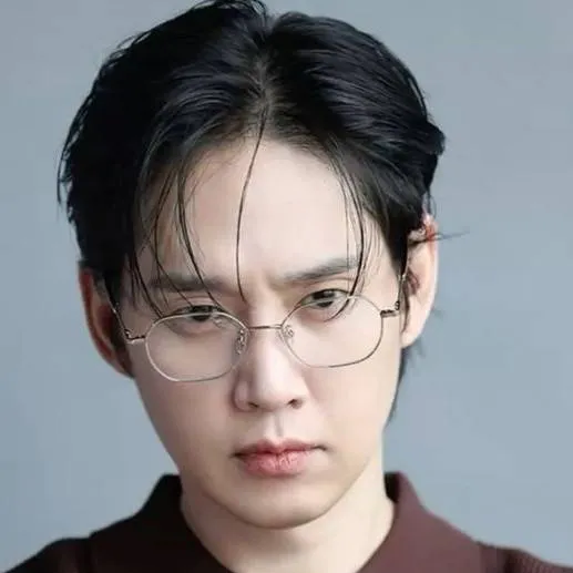 chat with ai character: Park sunghoon 😘 