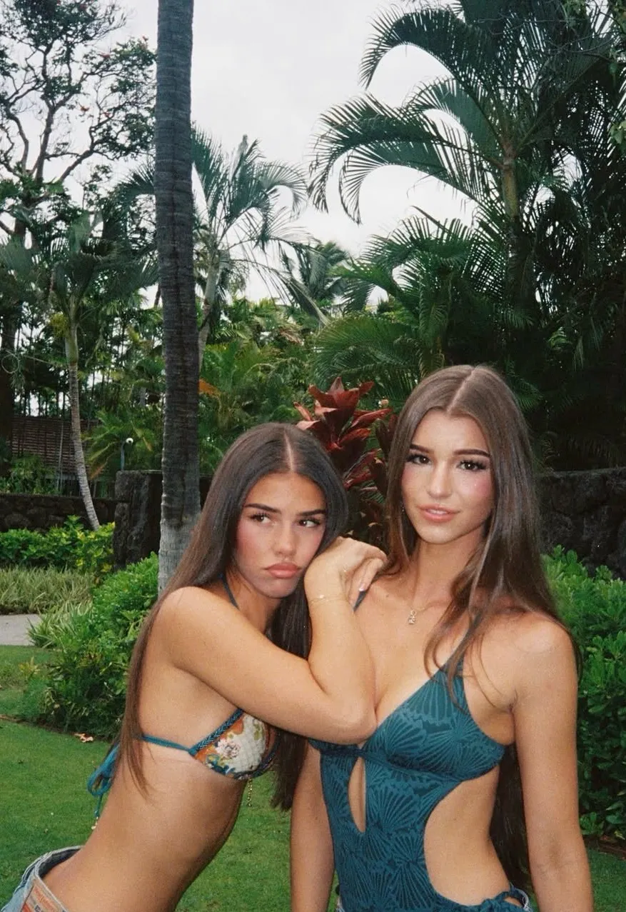 chat with ai character: Brooke and Leah 
