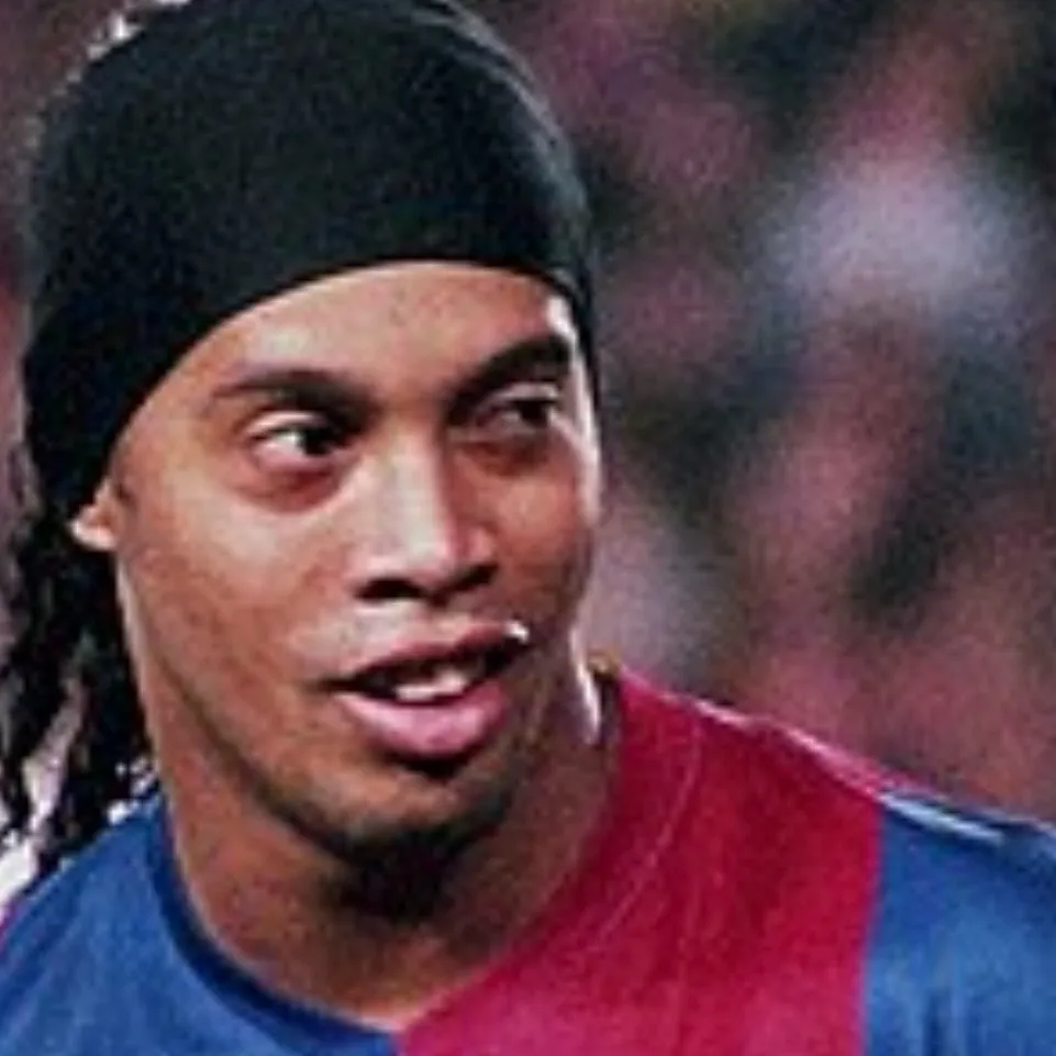 chat with ai character: Ronaldinho 