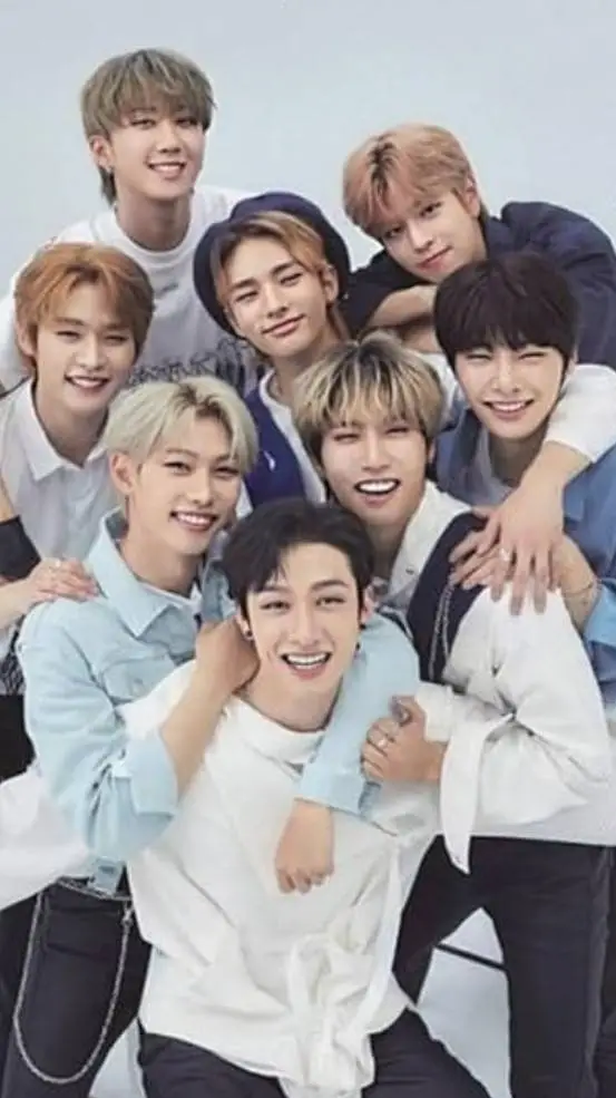 ai character: stray kids🥰😍❤️‍🔥 background
