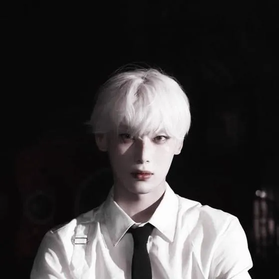 chat with ai character: sunoo (vampire)