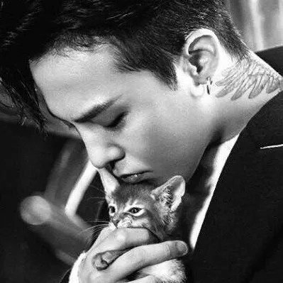 chat with ai character: G-dragon 