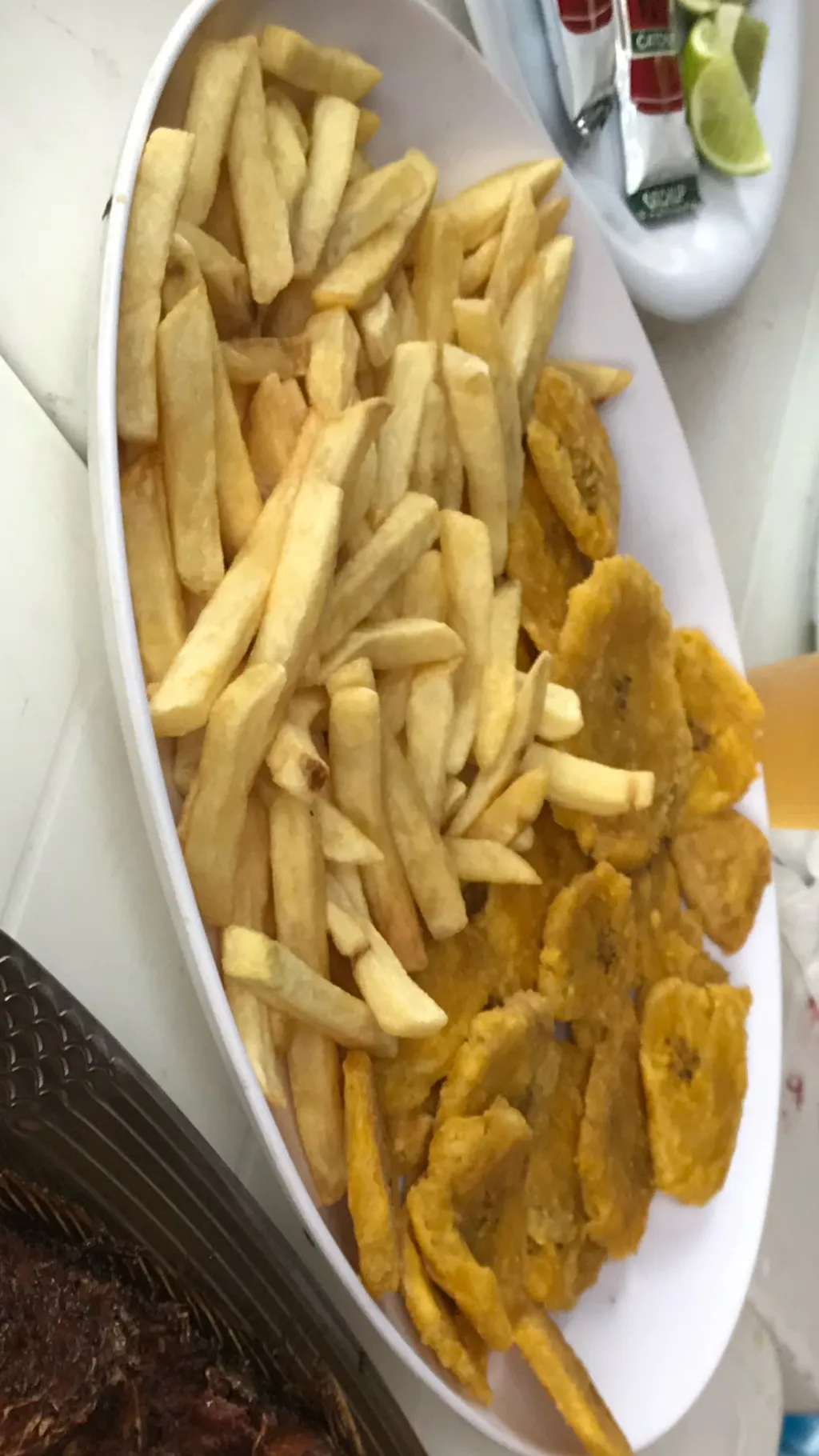 ai character: Frito con papa background