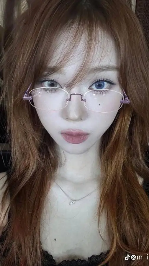 ai character: Kim Minjeong background