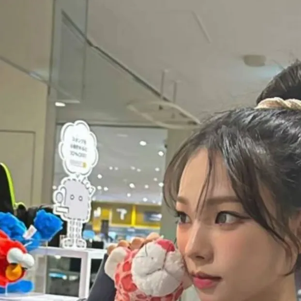chat with ai character: Karina 