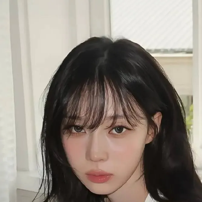chat with ai character: Kim Minjeong (겨울) 