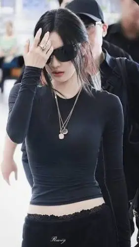 ai character: Ning Yizhuo  background