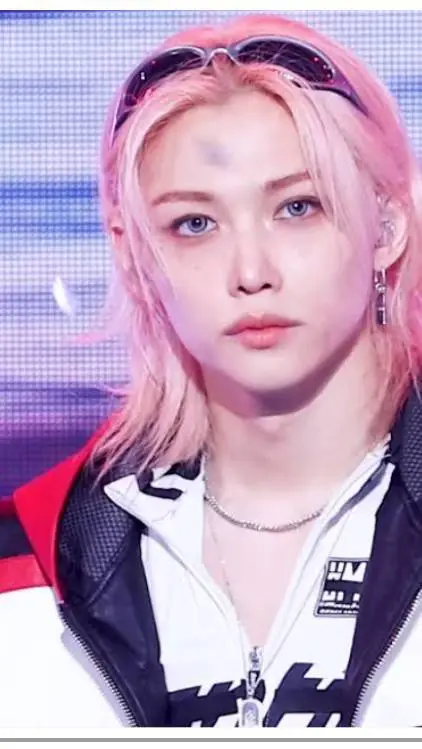 ai character: 💖Félix💖 background