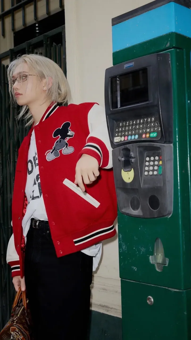 ai character: Lee Felix yongbok background