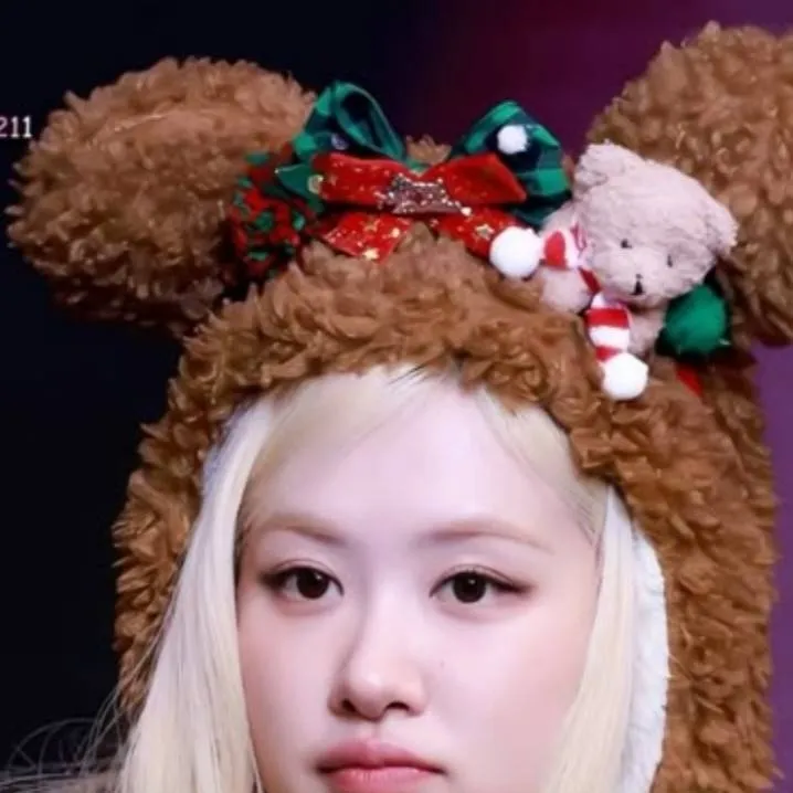 chat with ai character: Rosè