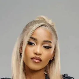 chat with ai character: Zee Nxumalo